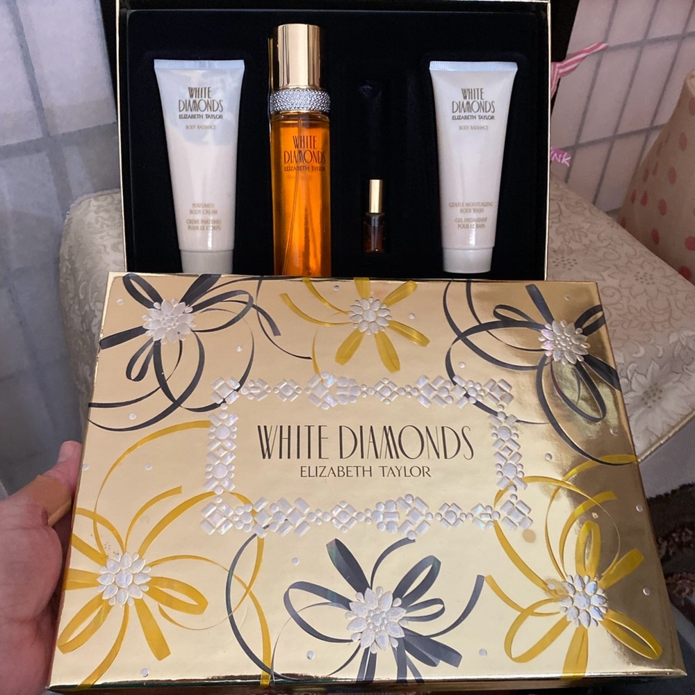 Elizabeth Taylor White Diamonds Gift Set (Read)